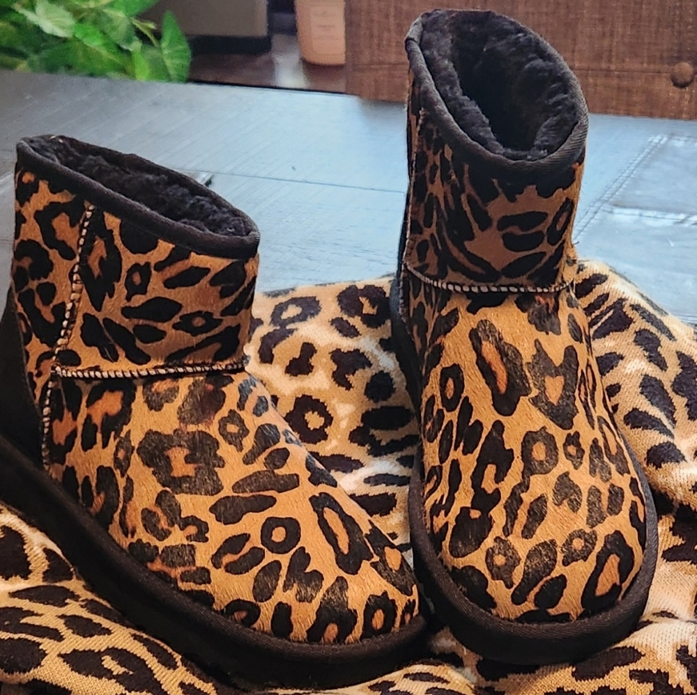 Ladies Leopard Print UGG Boots